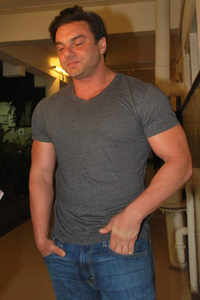 New pictures of <i class="tbold">aamir sohail</i>