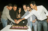 New pictures of <i class="tbold">shootout at wadala movie review</i>
