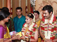 See the latest photos of <i class="tbold">sneha prasanna wedding</i>