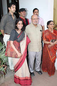 New pictures of <i class="tbold">shyam joshi</i>