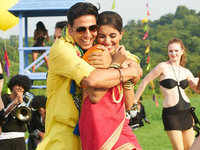 See the latest photos of <i class="tbold">khiladi 786 movie review</i>