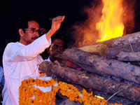 Trending photos of <i class="tbold">bal thackeray funeral</i> on TOI today