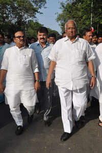 Bal Thackeray's funeral procession