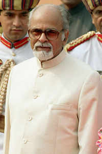 New pictures of <i class="tbold">ik gujral</i>