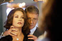 Click here to see the latest images of <i class="tbold">broken city</i>