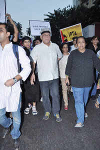 Check out our latest images of <i class="tbold">delhi gang rape victim's mother</i>