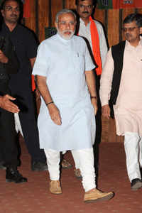 Click here to see the latest images of <i class="tbold">gujarat lokayukta appointment row</i>
