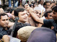 New pictures of <i class="tbold">akbaruddin owaisi attack case</i>