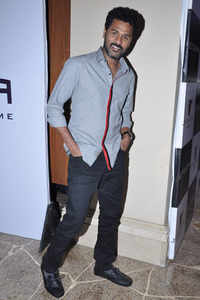 Check out our latest images of <i class="tbold">actor prabhu deva</i>