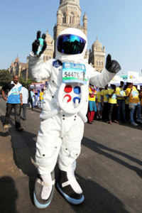 Celebs at <i class="tbold">mumbai marathon</i> 2013