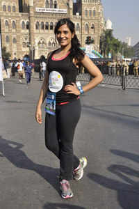 Celebs at <i class="tbold">mumbai marathon</i> 2013