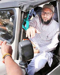 New pictures of <i class="tbold">hyderabad mp asaduddin owaisi</i>