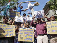 Trending photos of <i class="tbold">afzal guru hanging protest</i> on TOI today