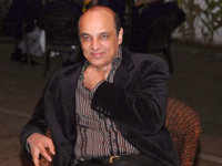 New pictures of <i class="tbold">s p anand</i>