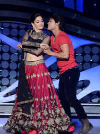 Check out our latest images of <i class="tbold">nach baliye 5</i>