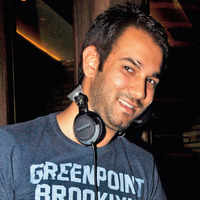 Check out our latest images of <i class="tbold">dj mukul</i>