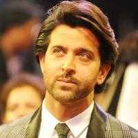 New pictures of <i class="tbold">hrithik's brain surgery</i>