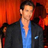 Click here to see the latest images of <i class="tbold">hrithik's brain surgery</i>