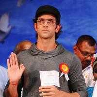 Check out our latest images of <i class="tbold">hrithiks brain surgery</i>