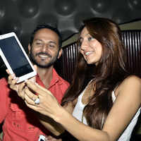 Anusha, Nikhil launch MTV Slash Tablet