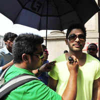 Click here to see the latest images of <i class="tbold">allu arjun race gurram</i>