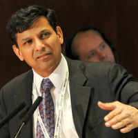 Click here to see the latest images of <i class="tbold">rbi governor raghuram rajan</i>