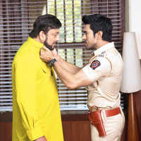 Click here to see the latest images of <i class="tbold">ram charan zanjeer</i>