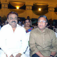 New pictures of <i class="tbold">vijaykanth</i>