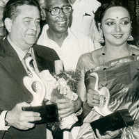 Hema Malini's TOI Archives - <i class="tbold">100 years of indian cinema</i>