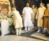 Trending photos of <i class="tbold">manna dey funeral</i> on TOI today