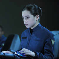 New pictures of <i class="tbold">ender's game</i>