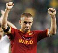 New pictures of <i class="tbold">daniele de rossi</i>