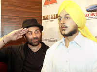 See the latest photos of <i class="tbold">Shaheed Bhagat Singh</i>