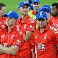 See the latest photos of <i class="tbold">England cricket team</i>