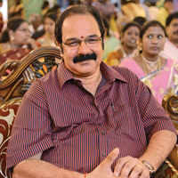 New pictures of <i class="tbold"> suresh krissna</i>