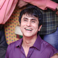 New pictures of <i class="tbold">jiten lalwani</i>