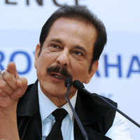 Check out our latest images of <i class="tbold">sahara boss subrata roy held</i>