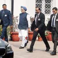 Check out our latest images of <i class="tbold">manmohan singh mumbai visit</i>