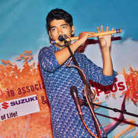 New pictures of <i class="tbold">the raghu dixit project</i>
