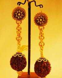 New pictures of <i class="tbold">gold ornaments</i>