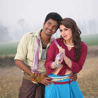 New pictures of <i class="tbold">sivakarthikeyan hansika</i>