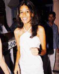 New pictures of <i class="tbold">jaipur parties</i>