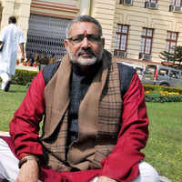 New pictures of <i class="tbold">giriraj singh</i>