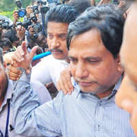 Click here to see the latest images of <i class="tbold">saardha chit fund scam</i>