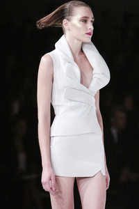 Trending photos of <i class="tbold">hussein chalayan</i> on TOI today