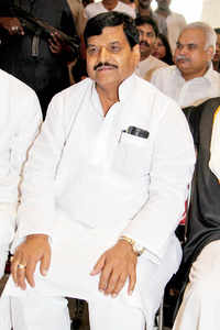 Click here to see the latest images of <i class="tbold">shivpal singh yadav</i>