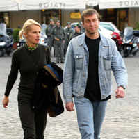 Check out our latest images of <i class="tbold">roman abramovich</i>
