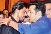 The real story behind Salman- Shah Rukh hug?