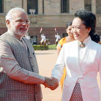 Click here to see the latest images of <i class="tbold">peng liyuan</i>