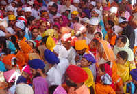 Check out our latest images of <i class="tbold">baisakhi festival</i>